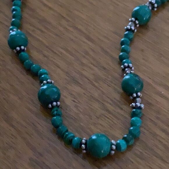 Malachite  and silver necklace - Picture 3 of 4